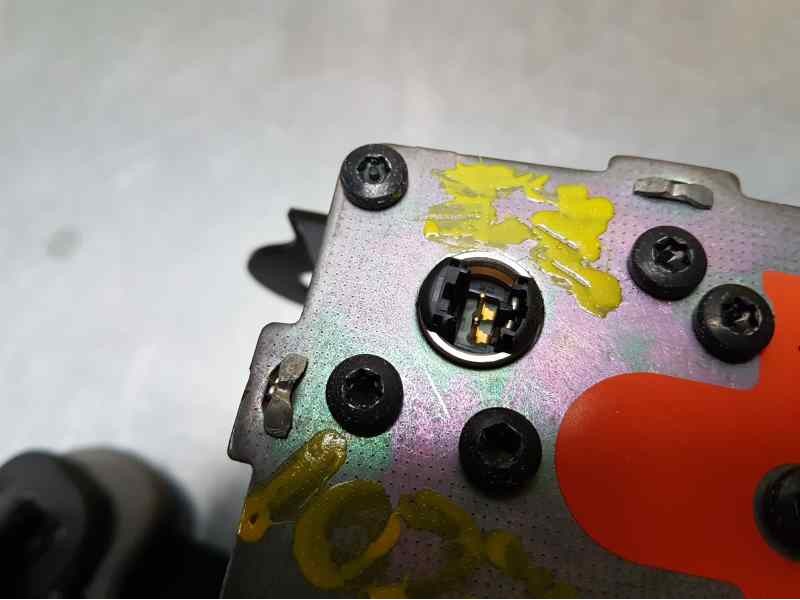 Recambio de pretensor airbag izquierdo para toyota yaris active referencia OEM IAM 732200D160  