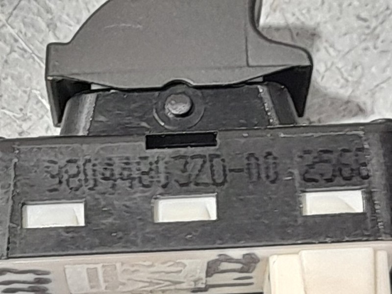 Recambio de mando elevalunas trasero izquierdo para peugeot 3008 allure referencia OEM IAM 98044803ZD  