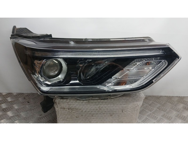 Recambio de faro derecho para ssangyong korando (c300) 1.5 referencia OEM IAM 8310237001 AMS 1011500620