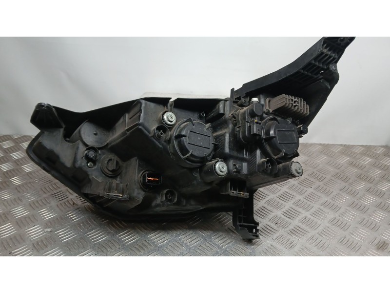 Recambio de faro derecho para ssangyong korando (c300) 1.5 referencia OEM IAM 8310237001 AMS 1011500620