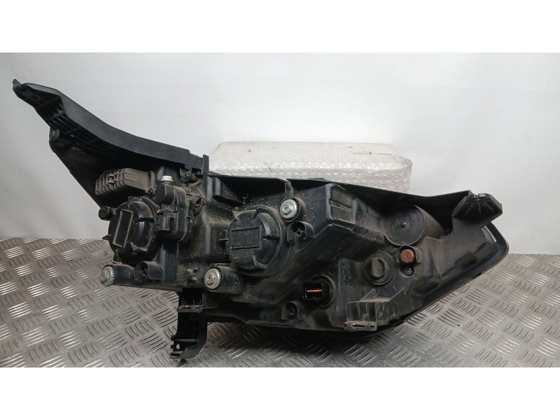Recambio de faro izquierdo para ssangyong korando (c300) 1.5 referencia OEM IAM 8310137001  
