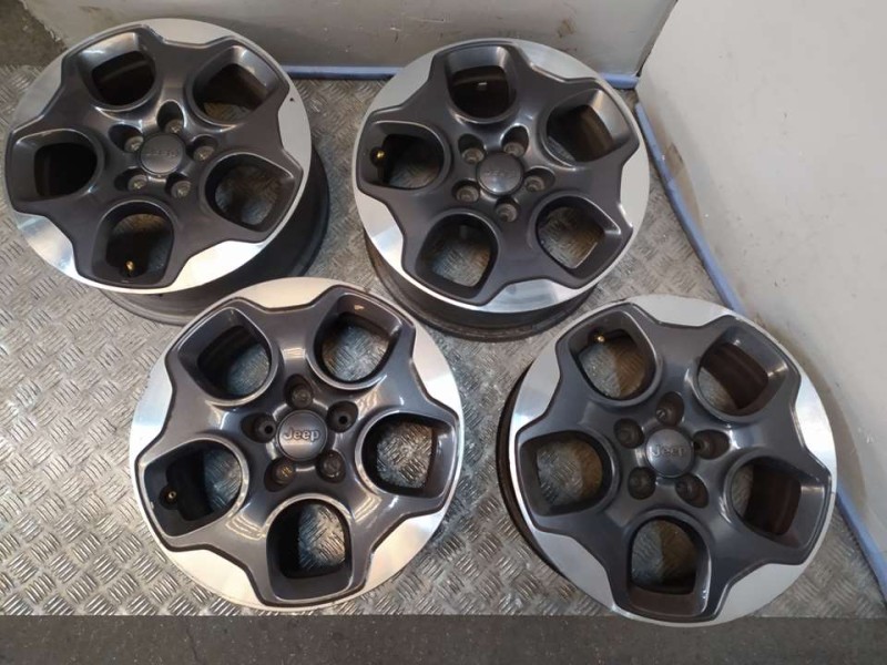 Recambio de juego llantas aluminio para jeep renegade longitude fwd referencia OEM IAM 6.5X16 5 TORN ET40 ALUMINIO 