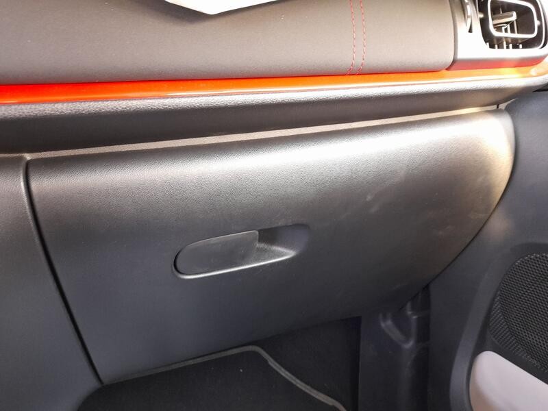 Recambio de guantera para citroën c3 iii (sx) 1.2 vti 82 referencia OEM IAM 98124977ZD  