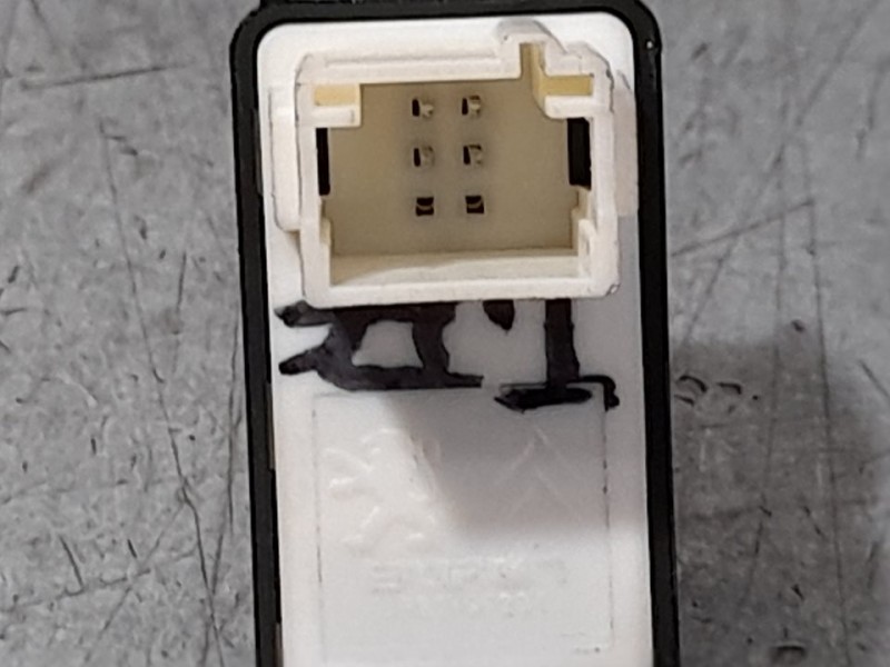 Recambio de mando elevalunas trasero izquierdo para peugeot 3008 allure referencia OEM IAM 98044803ZD  