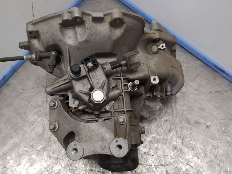 Recambio de caja cambios para opel adam jam referencia OEM IAM AULS394 A13301802 5VELOCIDADES