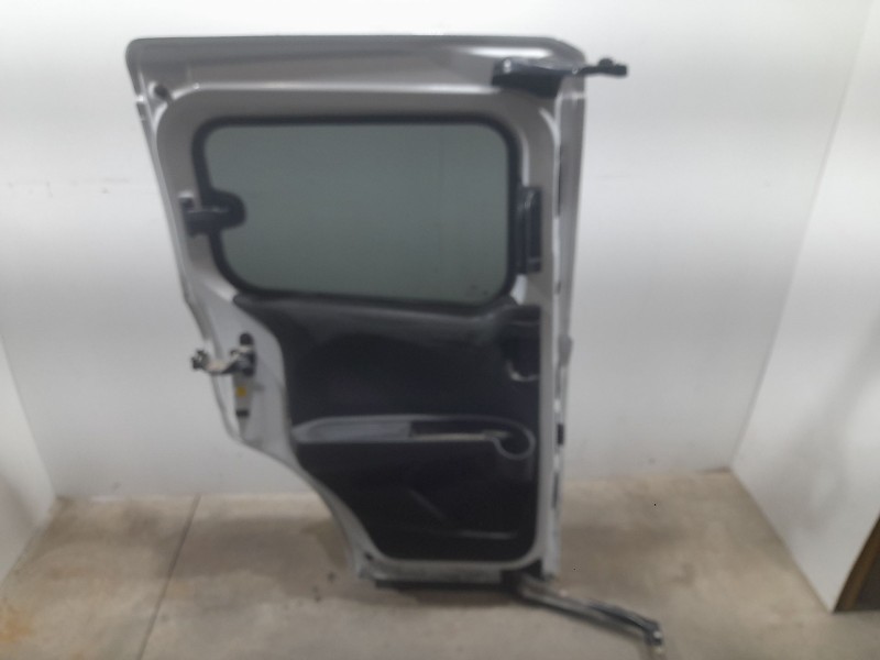 Recambio de puerta lateral corredera izquierda para ford tourneo courier (c4a) trend referencia OEM IAM PET7624631AX TOCADA 