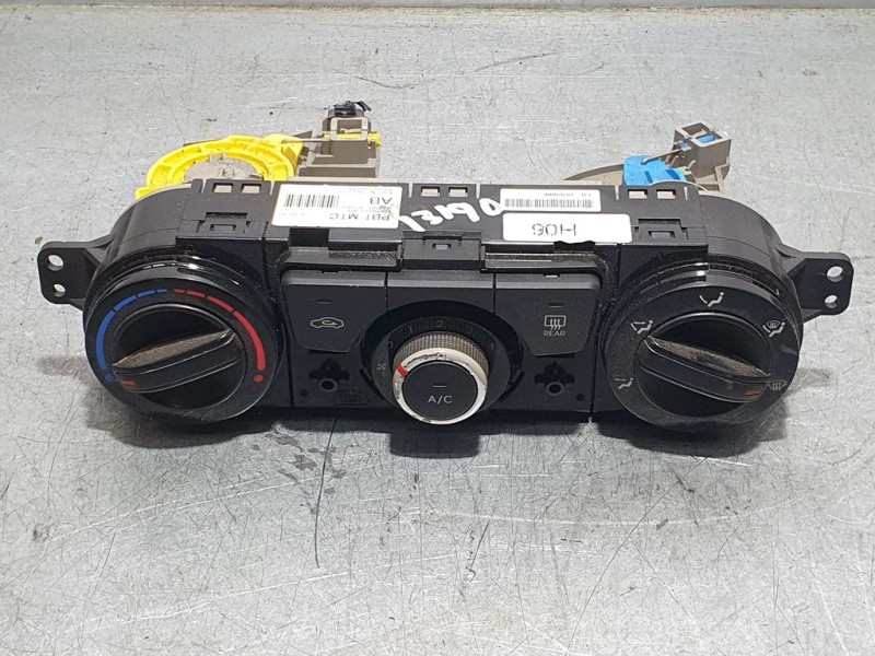 Recambio de mando calefaccion / aire acondicionado para hyundai i20 style s referencia OEM IAM 972504P560  