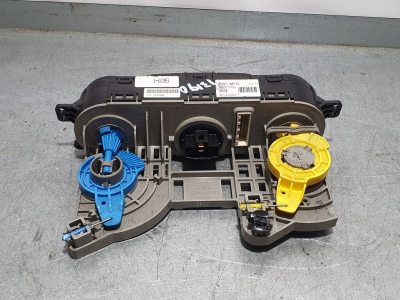 Recambio de mando calefaccion / aire acondicionado para hyundai i20 style s referencia OEM IAM 972504P560  