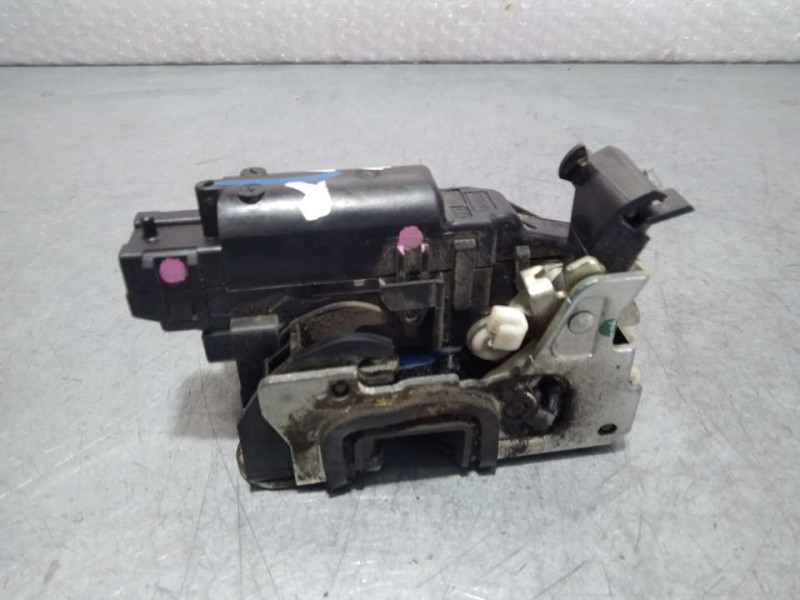 Recambio de cerradura puerta delantera derecha para dacia dokker stepway referencia OEM IAM 805025267R  2 PINES