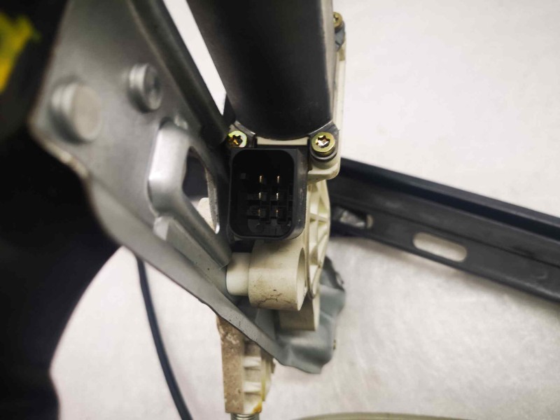 Recambio de elevalunas delantero izquierdo para mercedes-benz clase c (w203) berlina 2.7 cdi 20v cat referencia OEM IAM A2118201