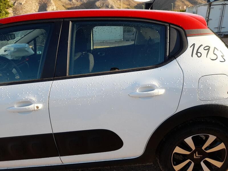 Recambio de puerta trasera izquierda para citroën c3 iii (sx) 1.2 vti 82 referencia OEM IAM 9812716780  