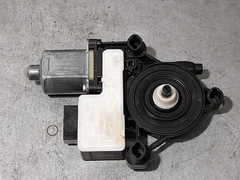 Recambio de motor elevalunas trasero derecho para skoda octavia lim. (5e3) style referencia OEM IAM 5Q0959812A 0130822724 BOSCH 