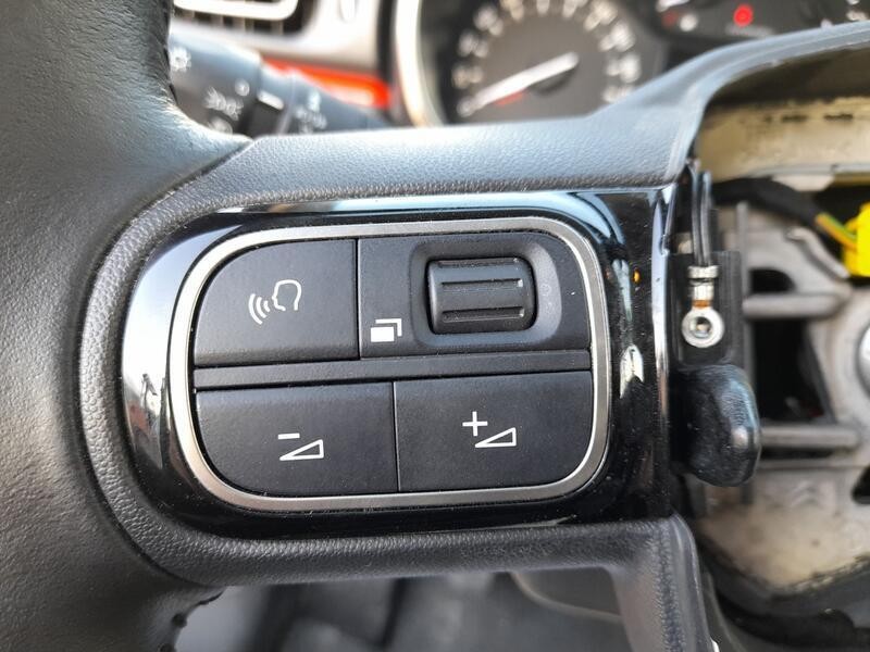 Recambio de volante para citroën c3 iii (sx) 1.2 vti 82 referencia OEM IAM 98164324ZD  