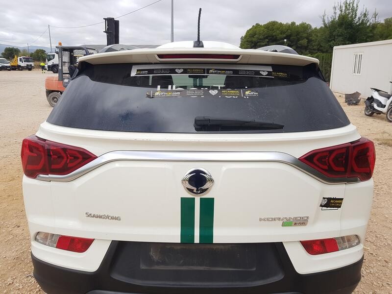 Recambio de porton trasero para ssangyong korando (c300) 1.5 referencia OEM IAM 6401137000  