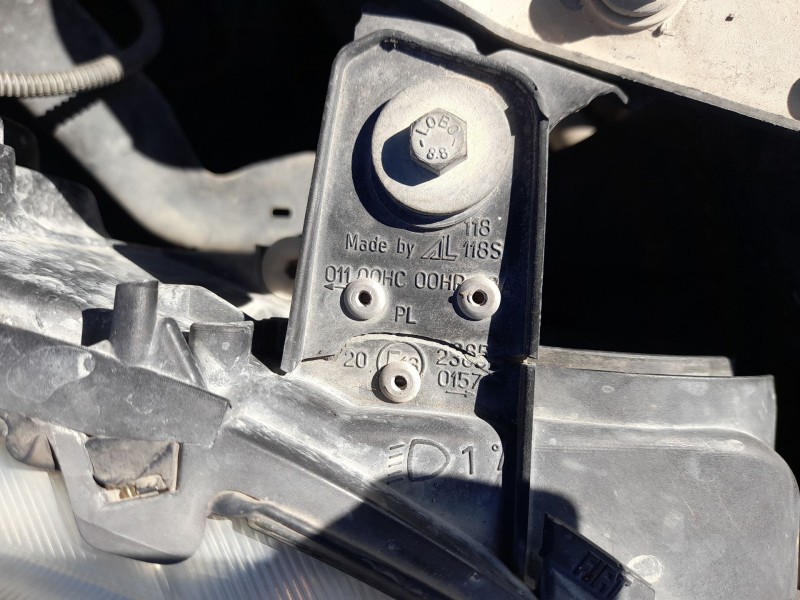 Recambio de faro derecho para fiat bravo ii (198_) 1.9 d multijet (198axc1b) referencia OEM IAM 51757534 PATILLA ROTA 