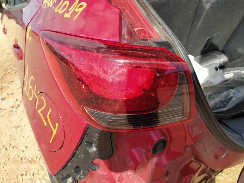 Recambio de piloto trasero izquierdo para mazda 2 lim. () black tech edition referencia OEM IAM DB5J51160D  