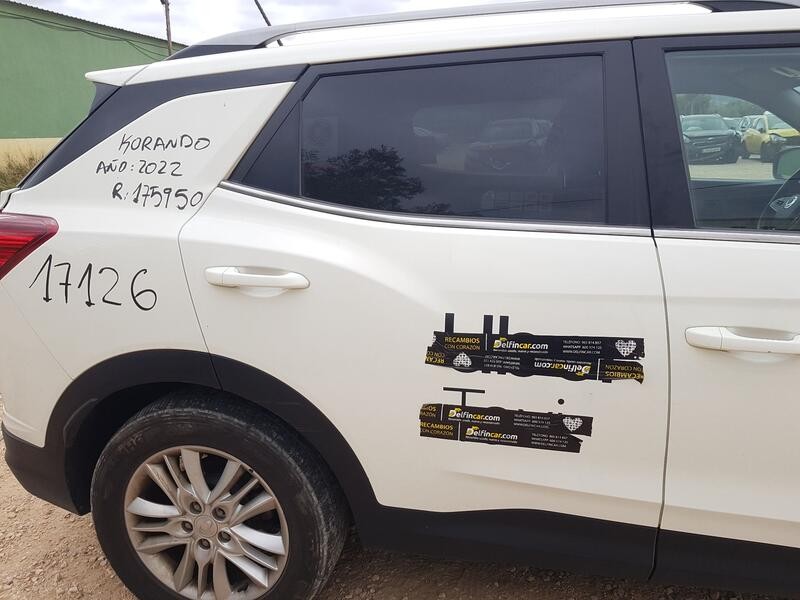 Recambio de puerta trasera derecha para ssangyong korando (c300) 1.5 referencia OEM IAM 6302137000  