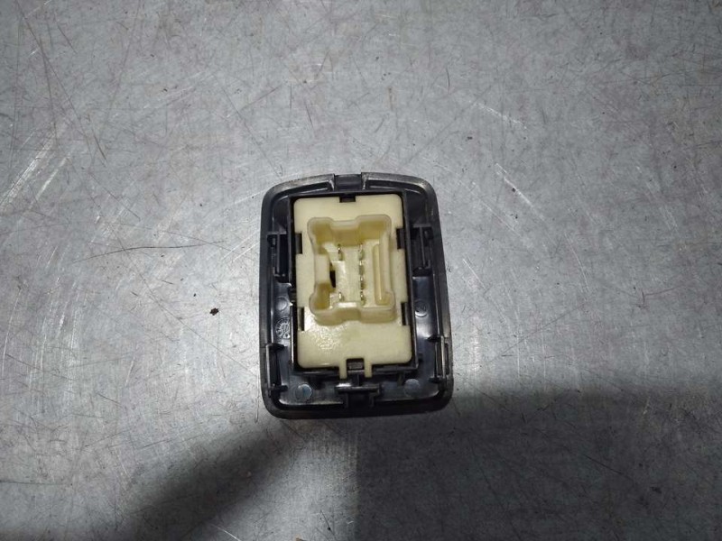 Recambio de mando elevalunas delantero derecho para dacia dokker stepway referencia OEM IAM 254217475R  