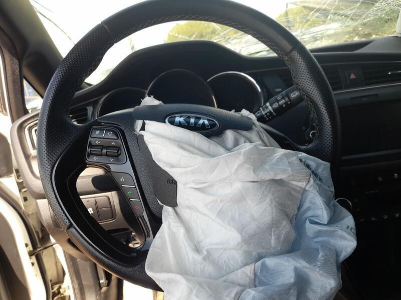 Recambio de volante para kia cee´d (jd) 1.0 t-gdi referencia OEM IAM 56110A2400BWK  