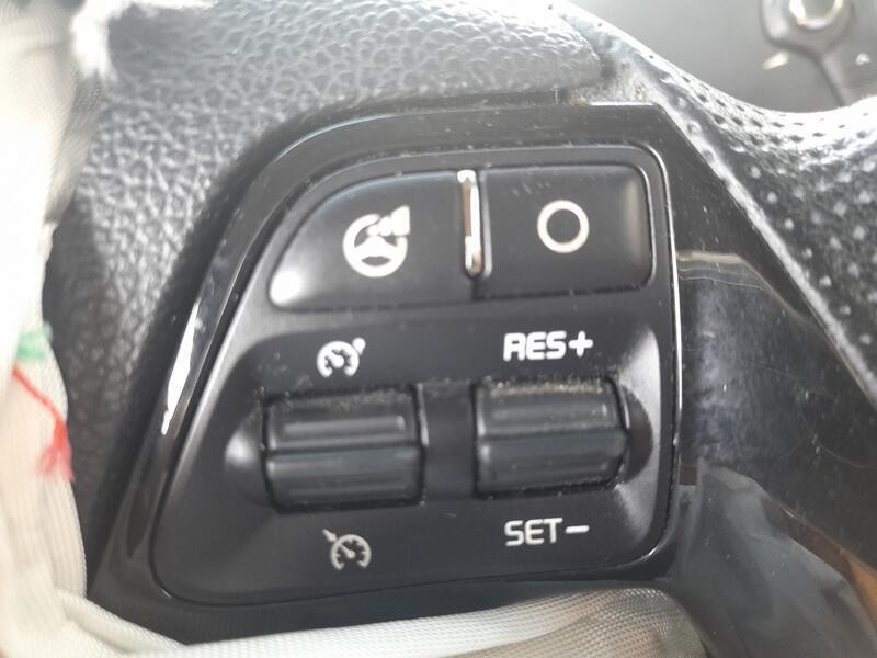 Recambio de volante para kia cee´d (jd) 1.0 t-gdi referencia OEM IAM 56110A2400BWK  