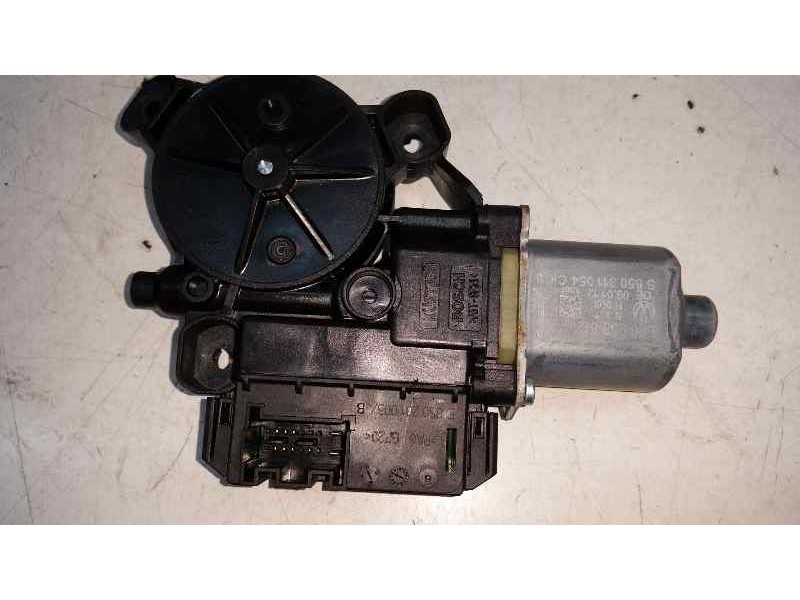 Recambio de motor elevalunas trasero derecho para volkswagen polo (6r1) advance referencia OEM IAM S850311054C 6R0959812G 