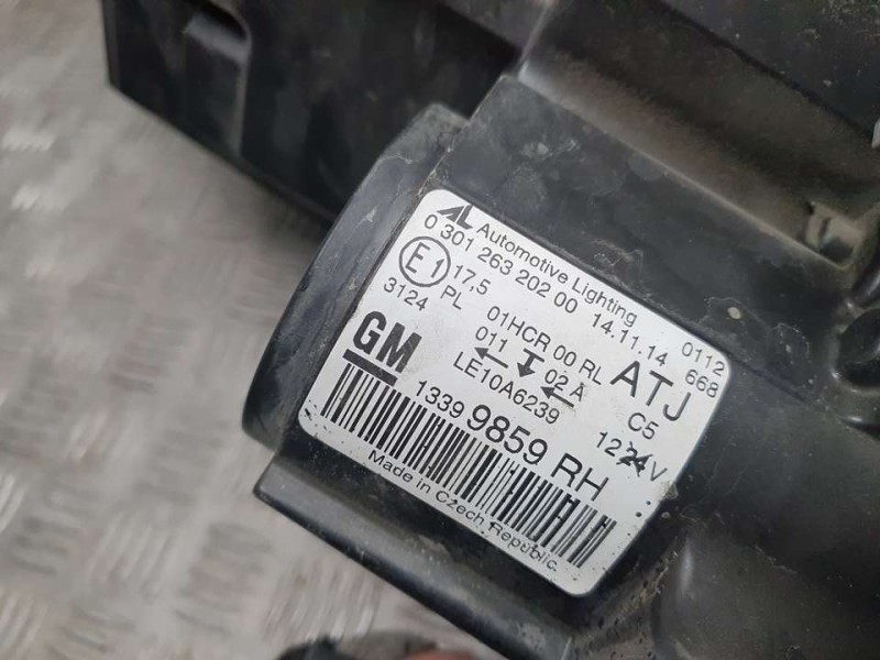 Recambio de faro derecho para opel zafira tourer excellence referencia OEM IAM 13399859  PATAS REPARADAS