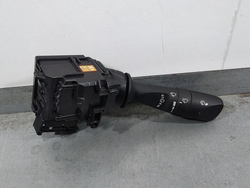 Recambio de mando limpia para toyota hilux (gun1) double cab gx 4x4 referencia OEM IAM 0626017f816 8465206260 