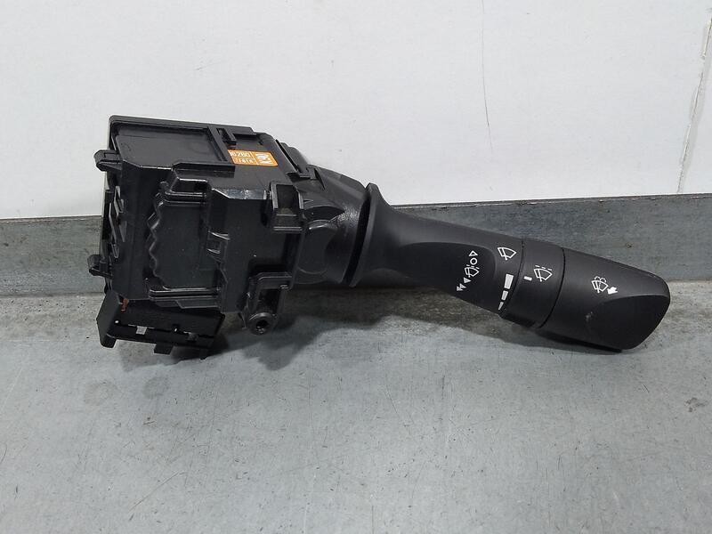 Recambio de mando limpia para toyota hilux (gun1) double cab gx 4x4 referencia OEM IAM 0626017f816 8465206260 