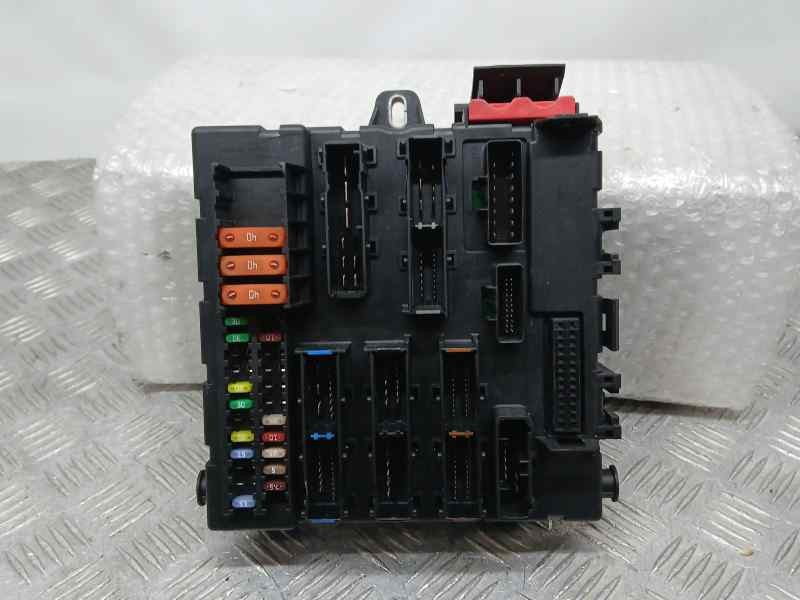 Recambio de caja reles / fusibles para opel vectra c berlina cosmo referencia OEM IAM 13205776 519164008 