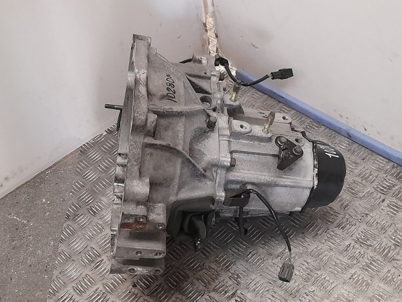 Recambio de caja cambios para mazda 626 berlina (gf) 2.0 fe referencia OEM IAM G56017100F  5VELOCIDADES