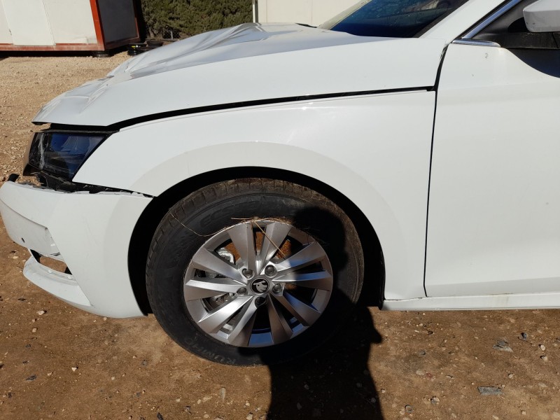 Recambio de aleta delantera izquierda para skoda octavia iv (nx3, nn3, pv3) 1.5 tsi referencia OEM IAM 5E3821105E  