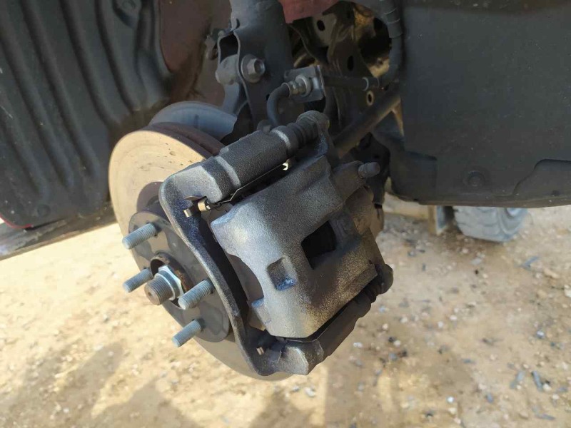 Recambio de pinza freno delantera derecha para mazda 2 lim. () black tech edition referencia OEM IAM DAY43398Z  