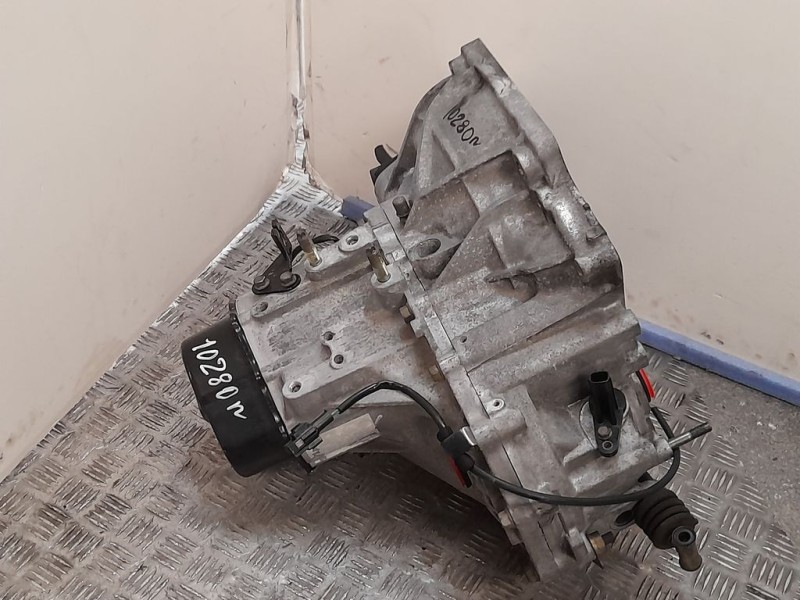 Recambio de caja cambios para mazda 626 berlina (gf) 2.0 fe referencia OEM IAM G56017100F  5VELOCIDADES