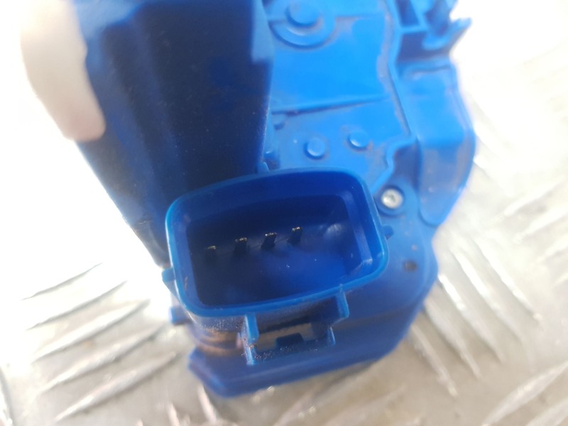 Recambio de cerradura puerta trasera derecha para fiat 500l (351_, 352_) 1.4 (199lyb1b) referencia OEM IAM 52018124  4 PINS