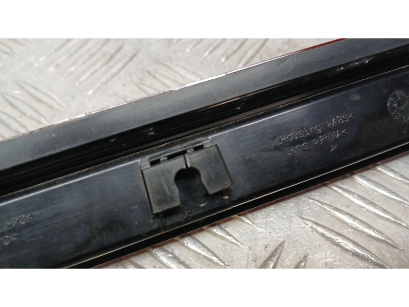 Recambio de piloto trasero central para hyundai bayon (bc3) 1.2 mpi referencia OEM IAM 92409Q0600 PATAS TOCADAS 