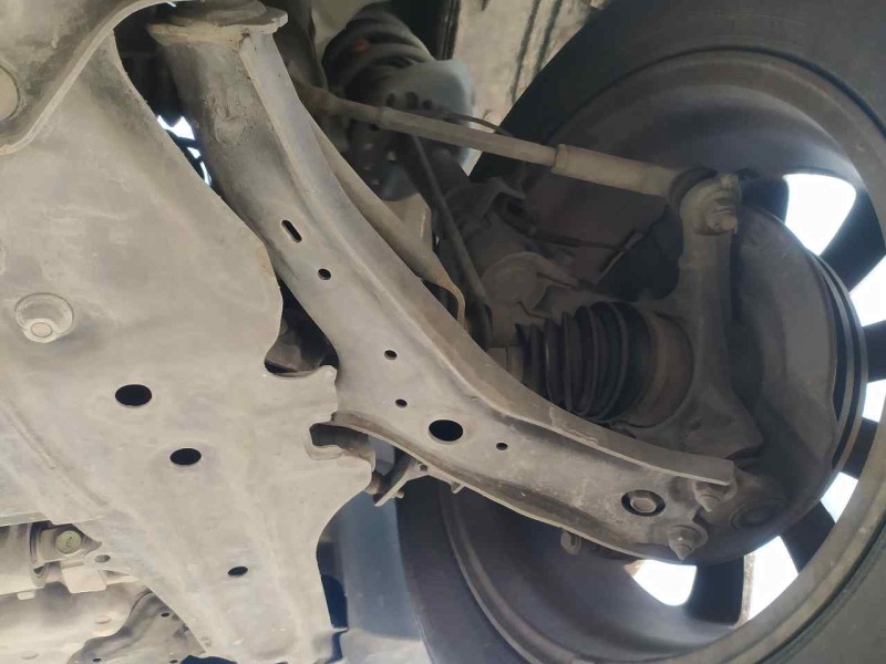 Recambio de brazo suspension inferior delantero izquierdo para honda cr-v (re) executive 4wd referencia OEM IAM 51360SWAE80  