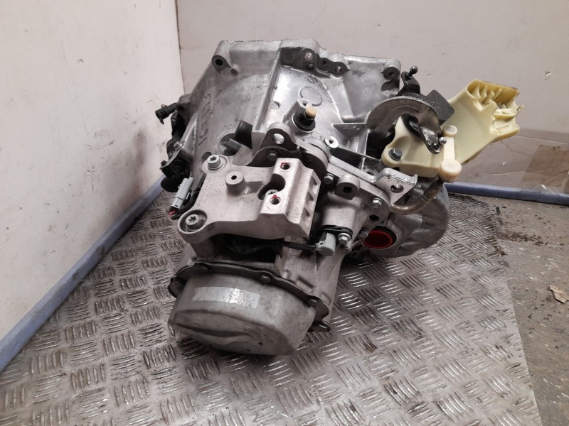 Recambio de caja cambios para peugeot 208 i (ca_, cc_) 1.6 bluehdi 100 referencia OEM IAM 20ET28 5VELOCIDADES 8405124B