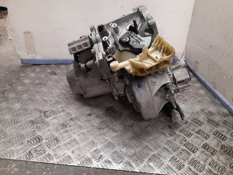 Recambio de caja cambios para peugeot 208 i (ca_, cc_) 1.6 bluehdi 100 referencia OEM IAM 20ET28 5VELOCIDADES 8405124B