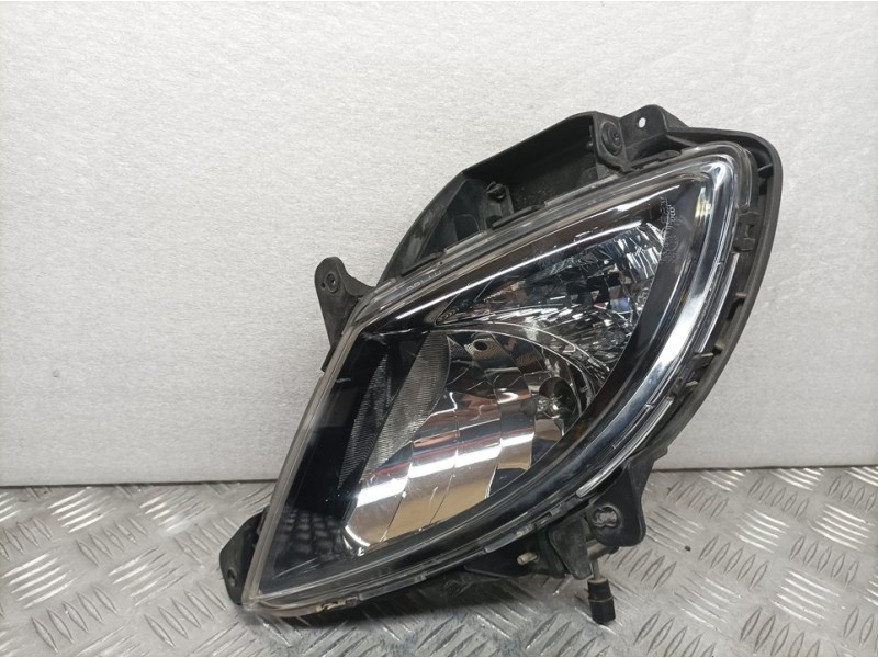 Recambio de faro antiniebla izquierdo para hyundai ix20 gls style referencia OEM IAM 922011K100  