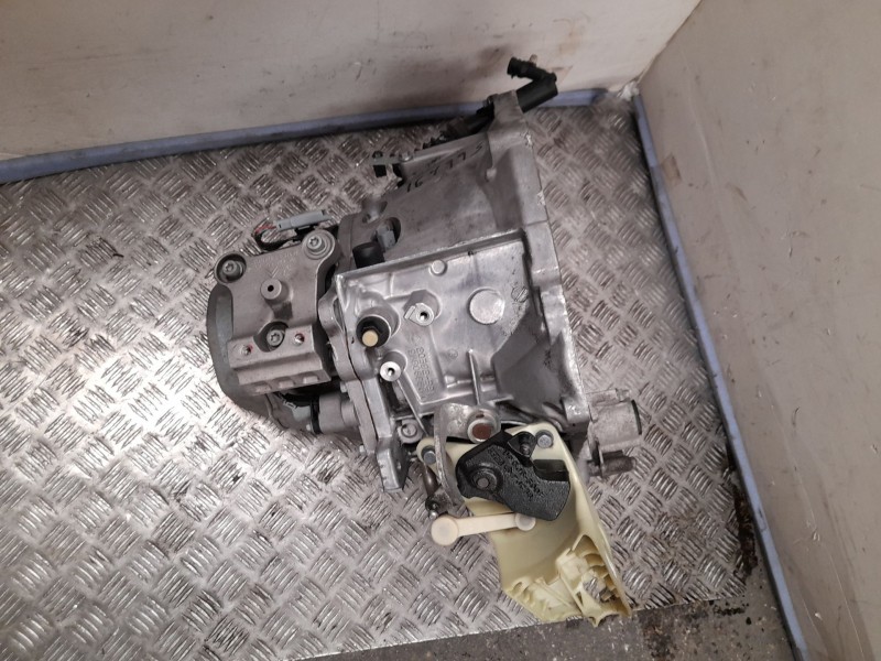 Recambio de caja cambios para peugeot 208 i (ca_, cc_) 1.6 bluehdi 100 referencia OEM IAM 20ET28 5VELOCIDADES 8405124B