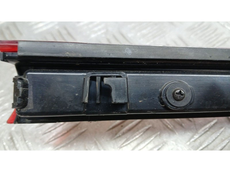 Recambio de piloto trasero central para hyundai bayon (bc3) 1.2 mpi referencia OEM IAM 92409Q0600 PATAS TOCADAS 