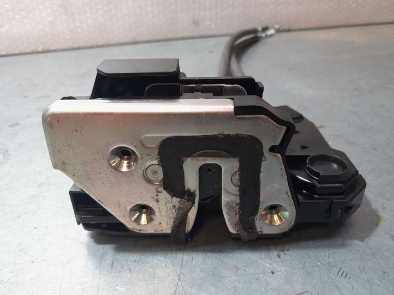 Recambio de cerradura puerta trasera izquierda para ssangyong tivoli line 4x2 referencia OEM IAM 7131035001  4 PINES