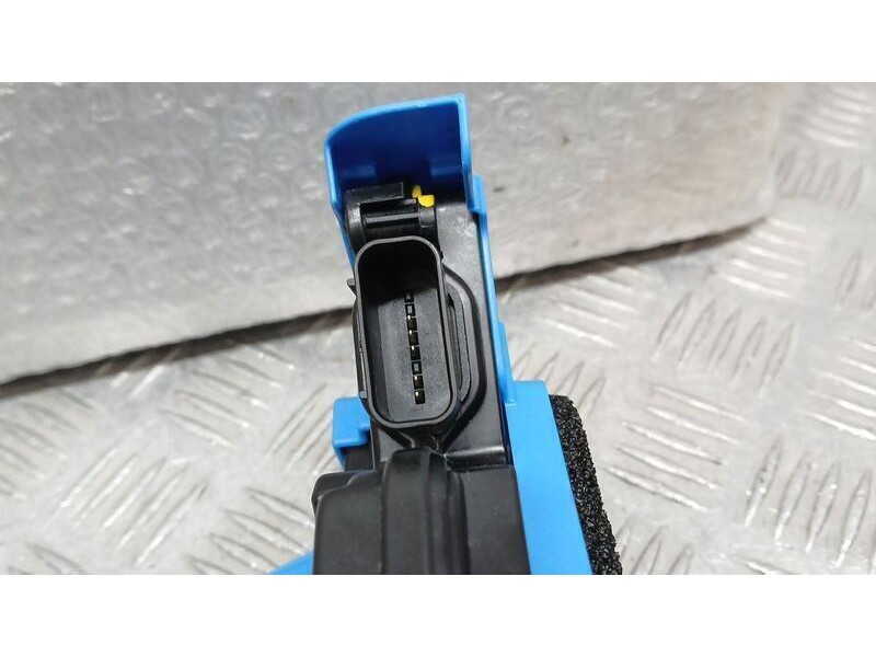 Recambio de cerradura puerta trasera derecha para kia niro hybrid concept referencia OEM IAM 81420AT000 240509 ELECTRICA