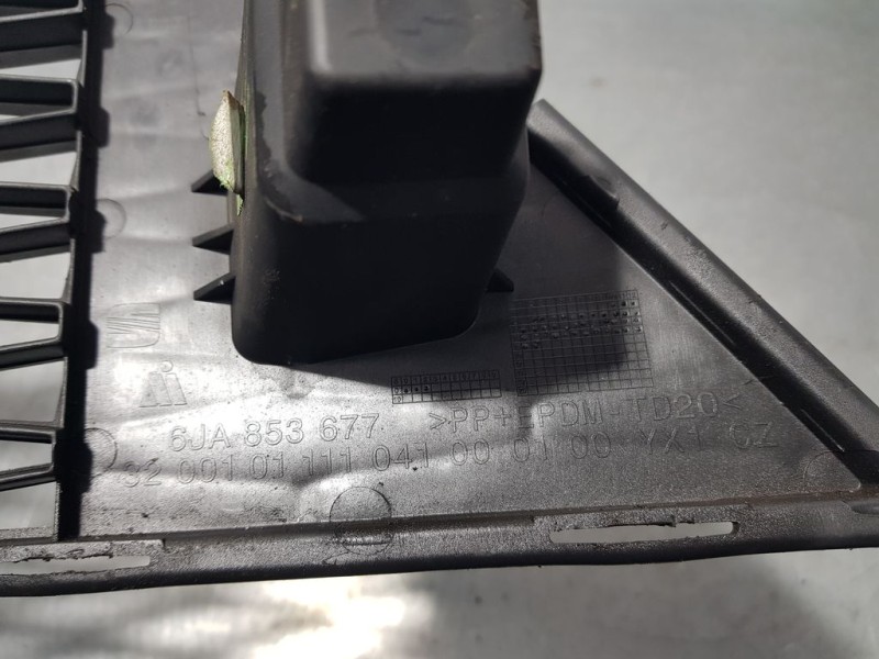Recambio de rejilla delantera para seat toledo (kg3) reference referencia OEM IAM 6JA853677  INFERIOR PARAGOLPES PATA ROTA