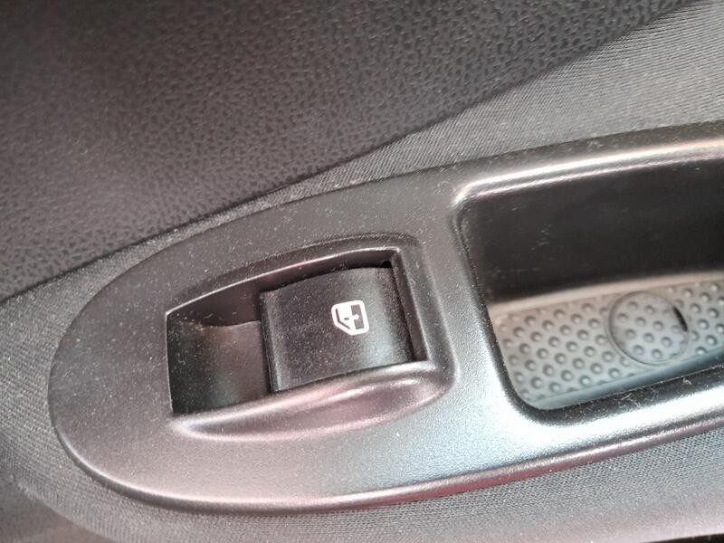 Recambio de mando elevalunas trasero derecho para fiat 500l (351_, 352_) 1.4 (199lyb1b) referencia OEM IAM 735600120  