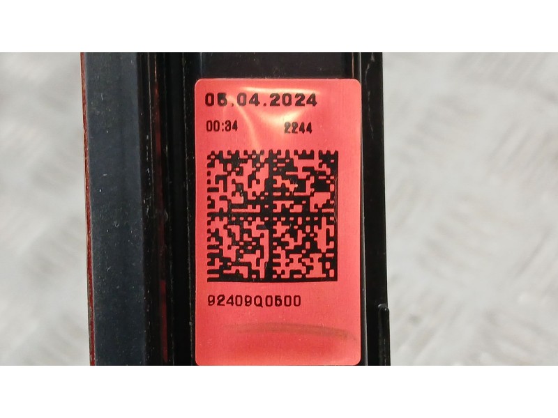 Recambio de piloto trasero central para hyundai bayon (bc3) 1.2 mpi referencia OEM IAM 92409Q0600 PATAS TOCADAS 