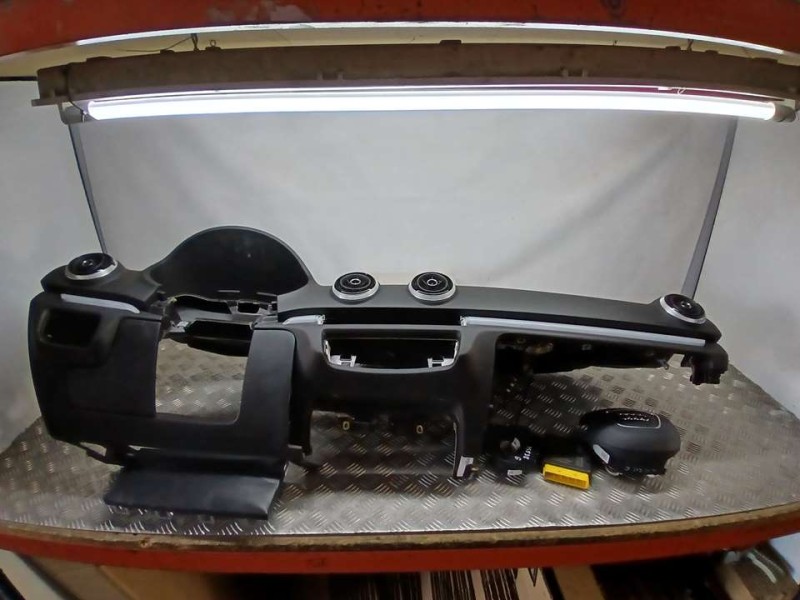 Recambio de kit airbag para audi a3 sportback (8va) ambiente referencia OEM IAM 8V1857001L  C/ SALPICADERO Y SIN PRETENSORES Y C