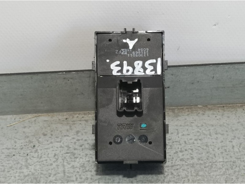 Recambio de mando elevalunas delantero izquierdo para opel mokka selective referencia OEM IAM 13305011  