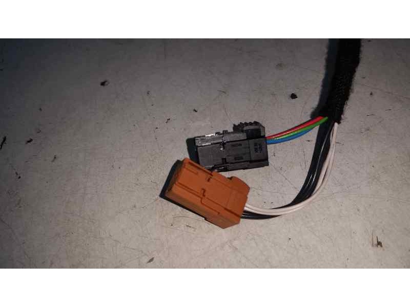 Recambio de retrovisor izquierdo para peugeot 208 active referencia OEM IAM  2 CLAVIJAS, 3 Y 4 CABLES ELECTRICO-ROZADO