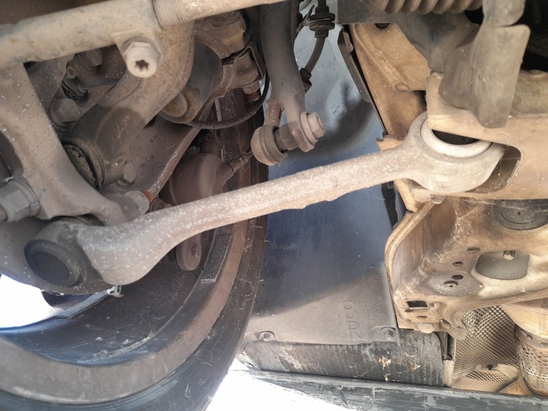 Recambio de brazo suspension inferior delantero derecho para bmw 1 (e81) 118 d referencia OEM IAM 31122405860 INFERIOR 